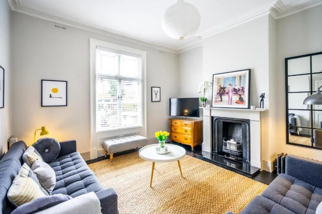 42 is the Answer- Stunning York townhouse appearing on TV Holiday Home Show