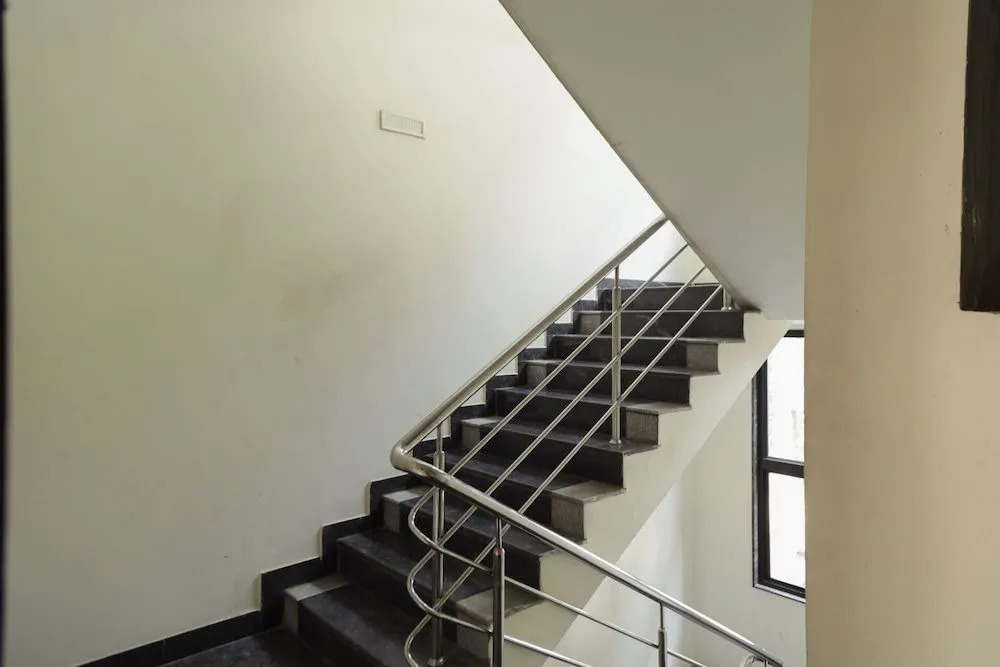 OYO 28089 Uk Service Apartment