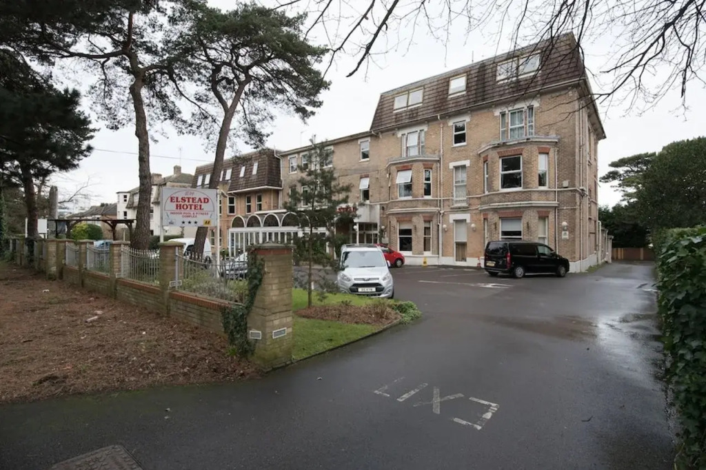 Elstead Hotel