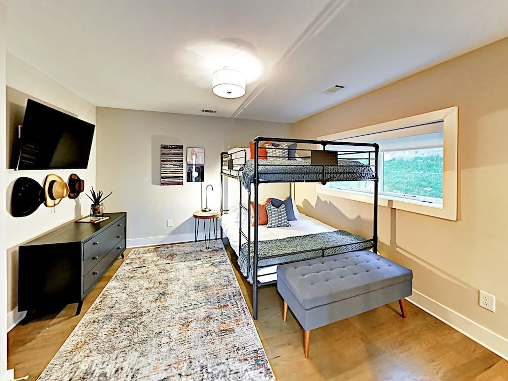 1011A 12th Ave North - 3 Br Townhouse