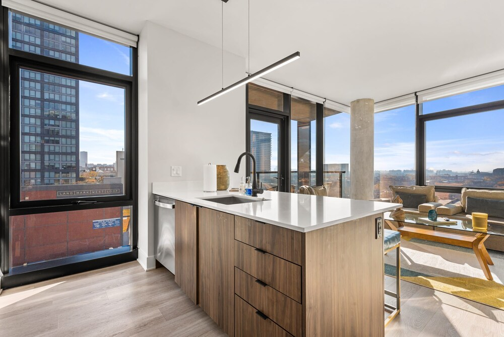 Prime Location 2BR Balcony Restful Night