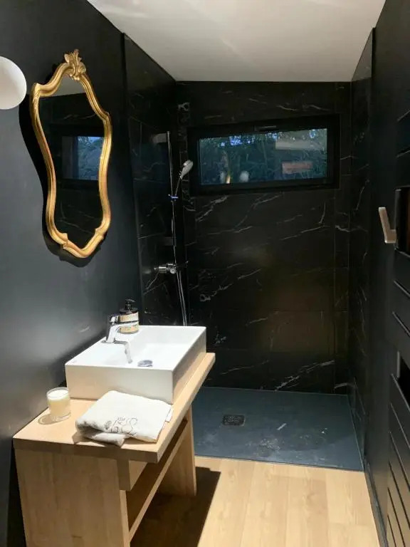 Adorable Guest House Au Calme a 3 Min du Port (Adults Only)