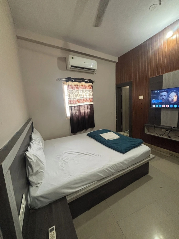 New Hotel Tuk Tuk Palace