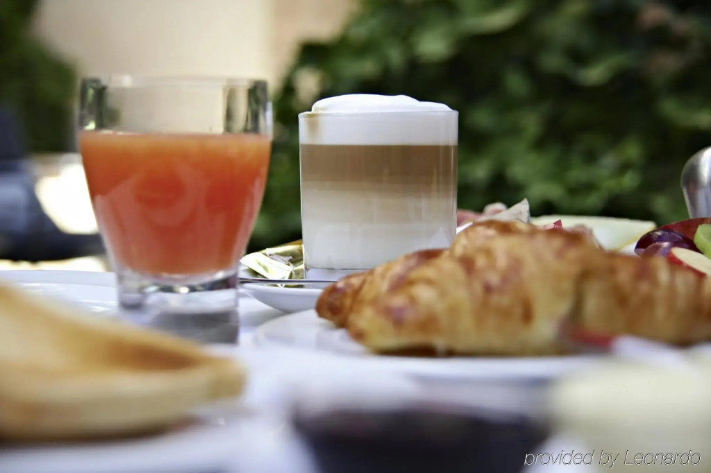 Petit Palace Hotel Tres
