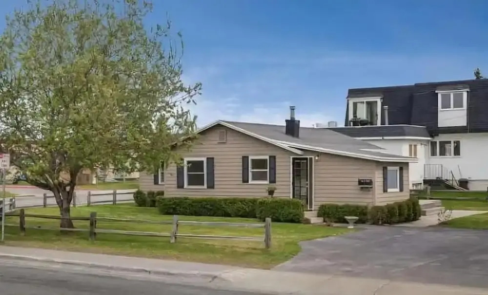 Little House on E Street