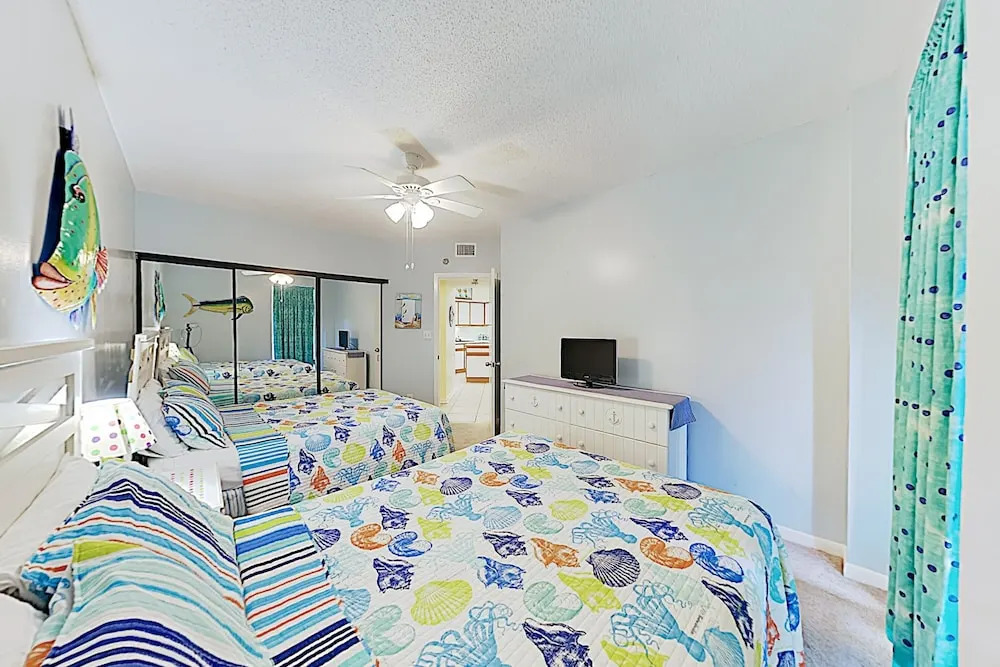 Pelican Pointe 302
