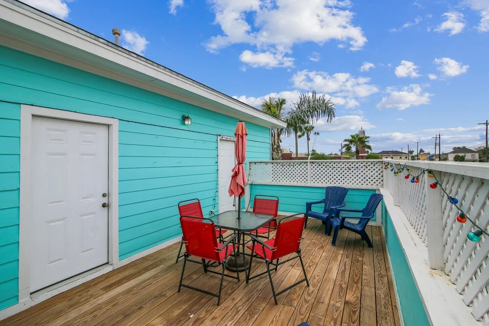 The Turquoise Turtle 4 Bedroom Home