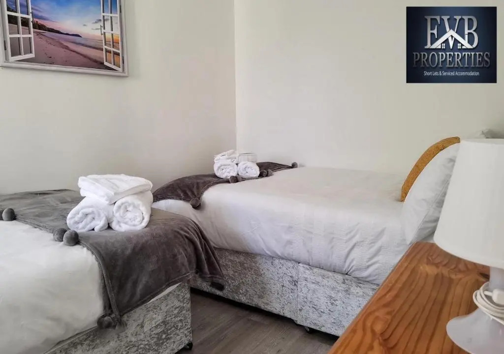 Spireview 2 Bedroom Apartment EVB Properties Short Lets & Serviced Accommodation ,Titanic City- Southampton