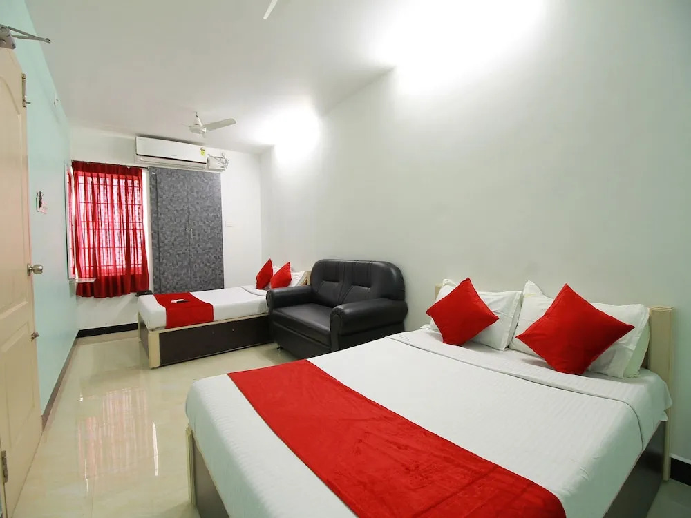OYO 10835 Hotel Sri Sant