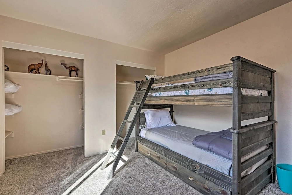 'the Eagar House' White Mountains Gem w/ Views!