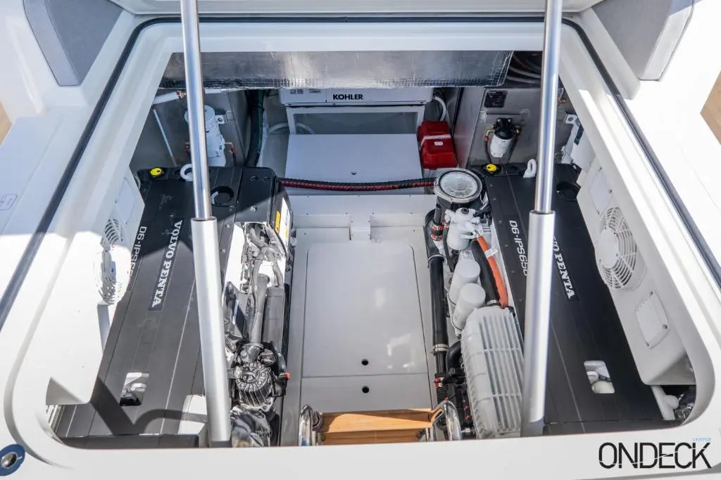 Yaloou Exclusive Yachting & More BLUEGAME 42