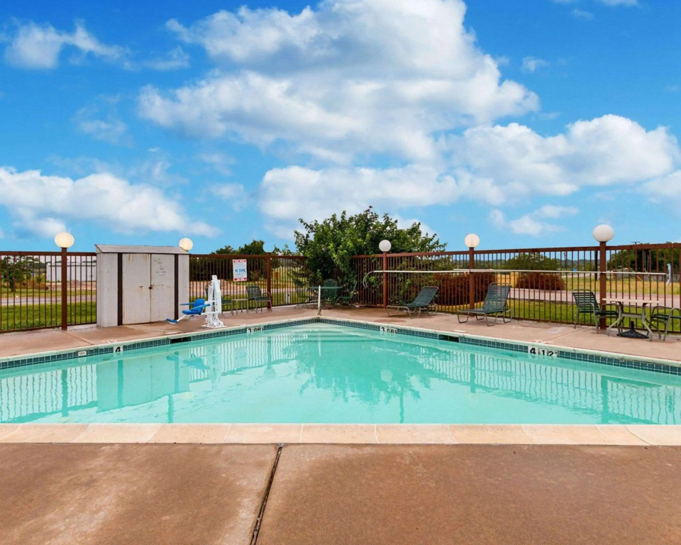 Econo Lodge Hillsboro I-35