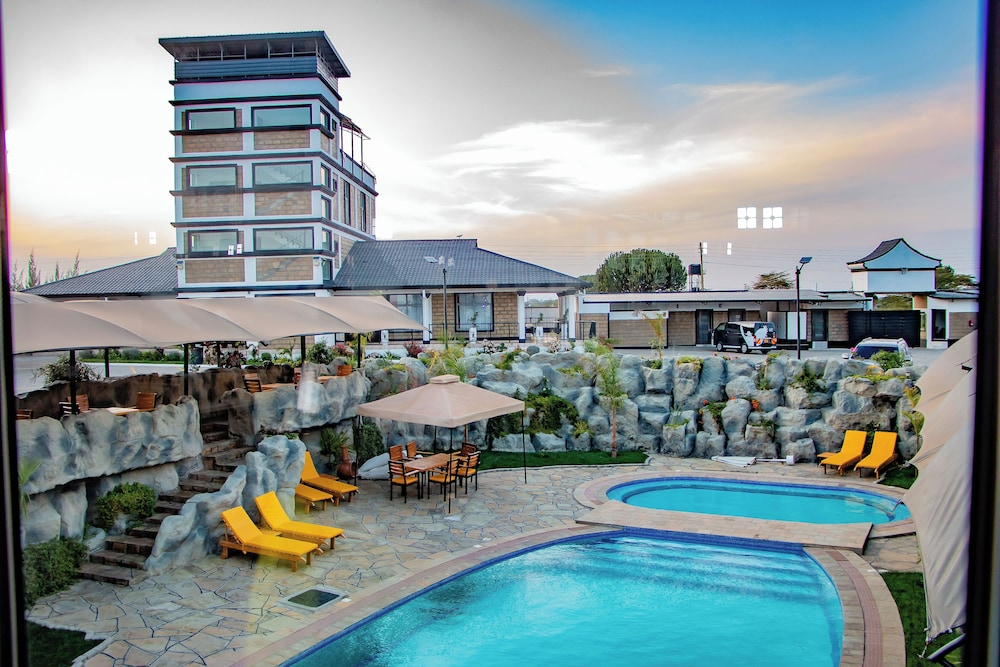 Avian Court Hotel