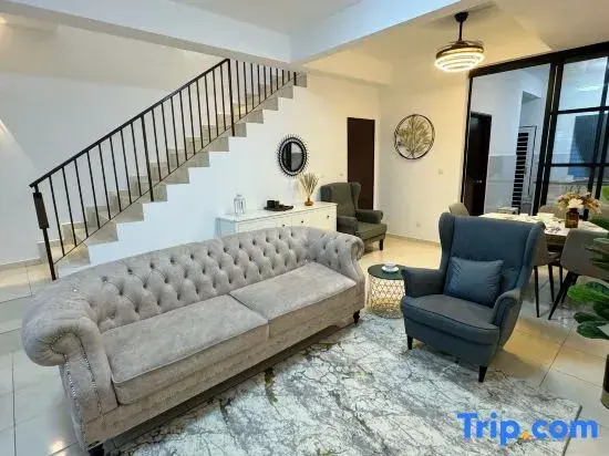 Kota Warisan Fully Air-Con 4 Bedroom Homestay