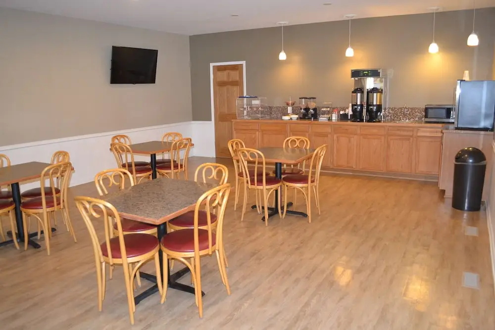 Sky Lodge Inn & Suites - Delavan