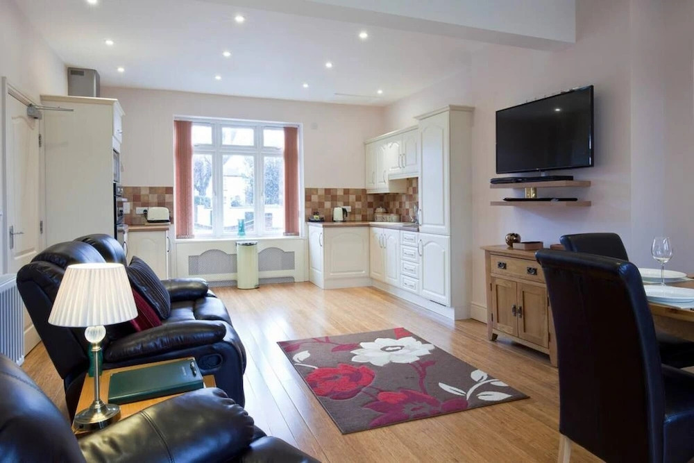 Sapphire - Spacious Apartment Near the Sea
