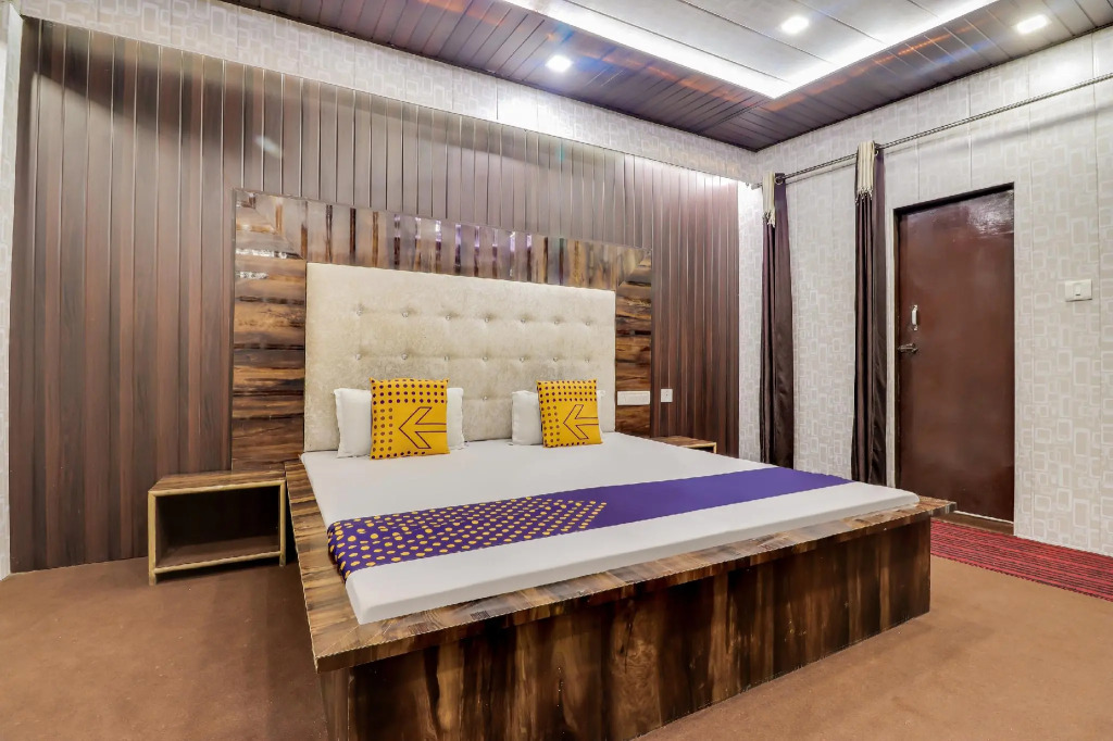 SPOT ON 65515 Kanpur Deluxe