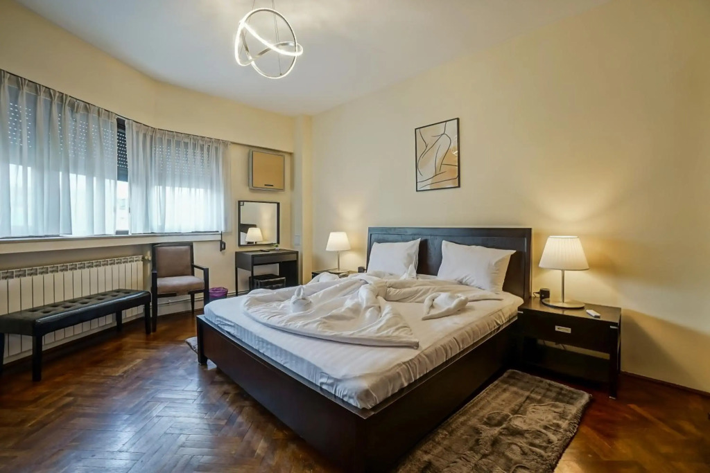 Lovely - 3 Bdr. Serviced Apartment In Old Town