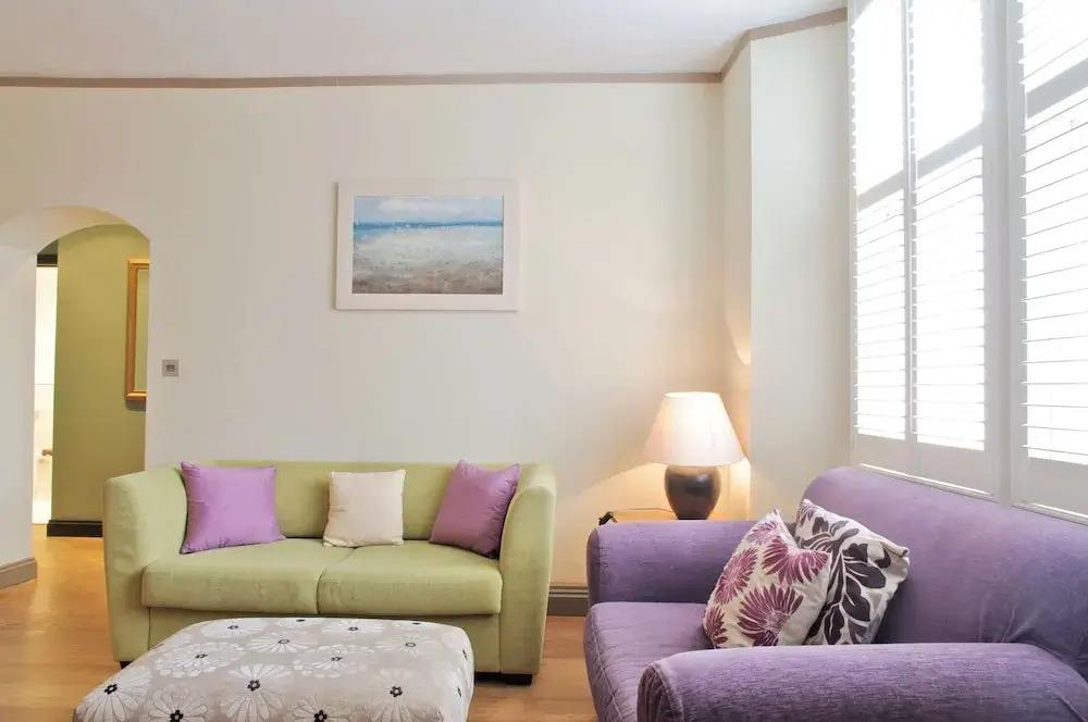 The London Agent - Hurlingham Mansion Flat SW6