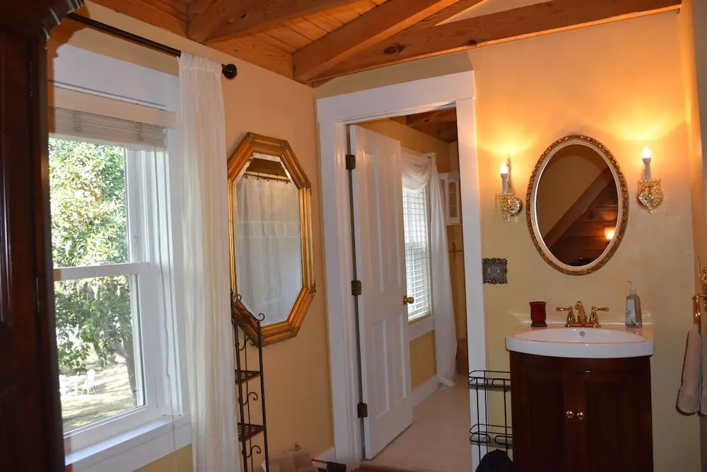 Plantation Oaks Inn
