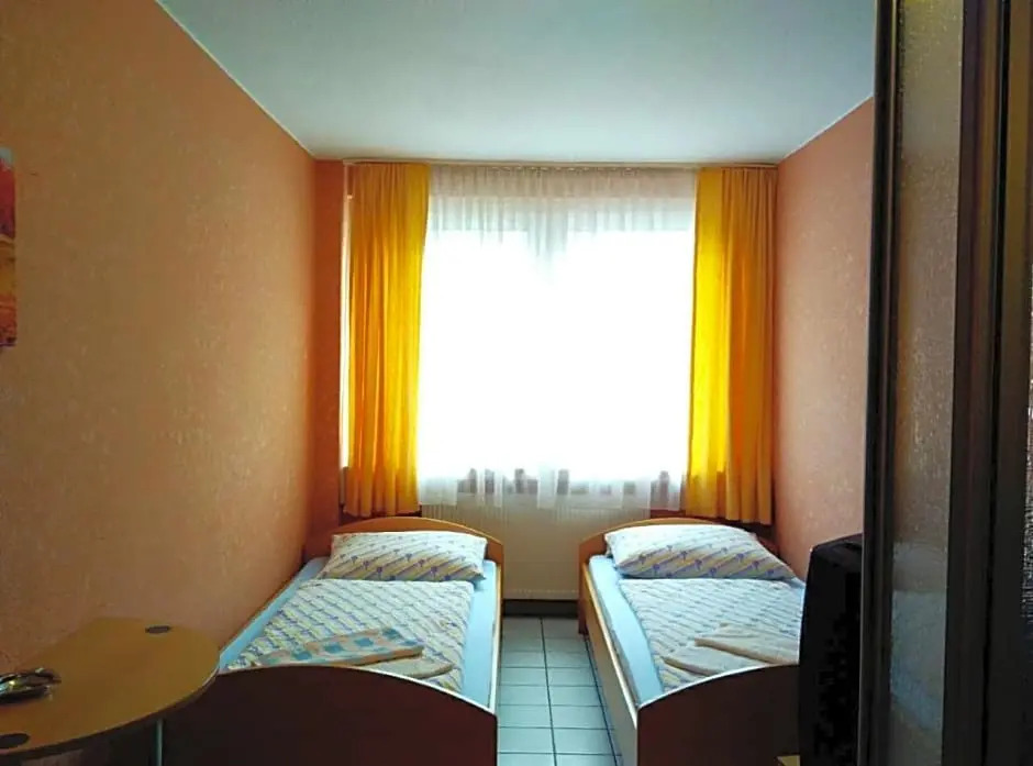 Hotel Yans