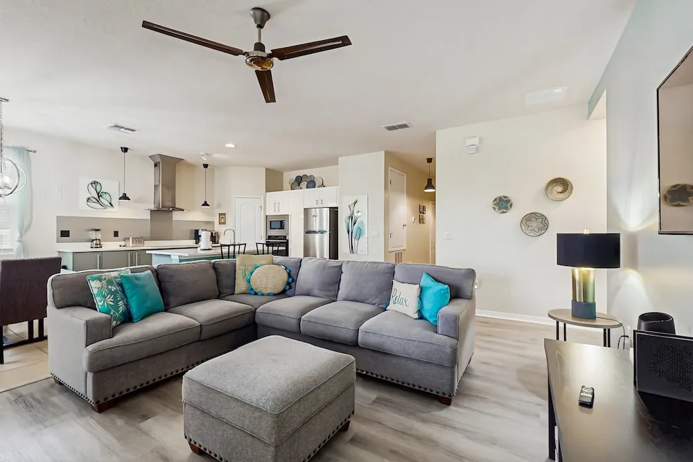 Dog-friendly Ground-floor Home in Gated Community W/lake Views & Enclosed Patio