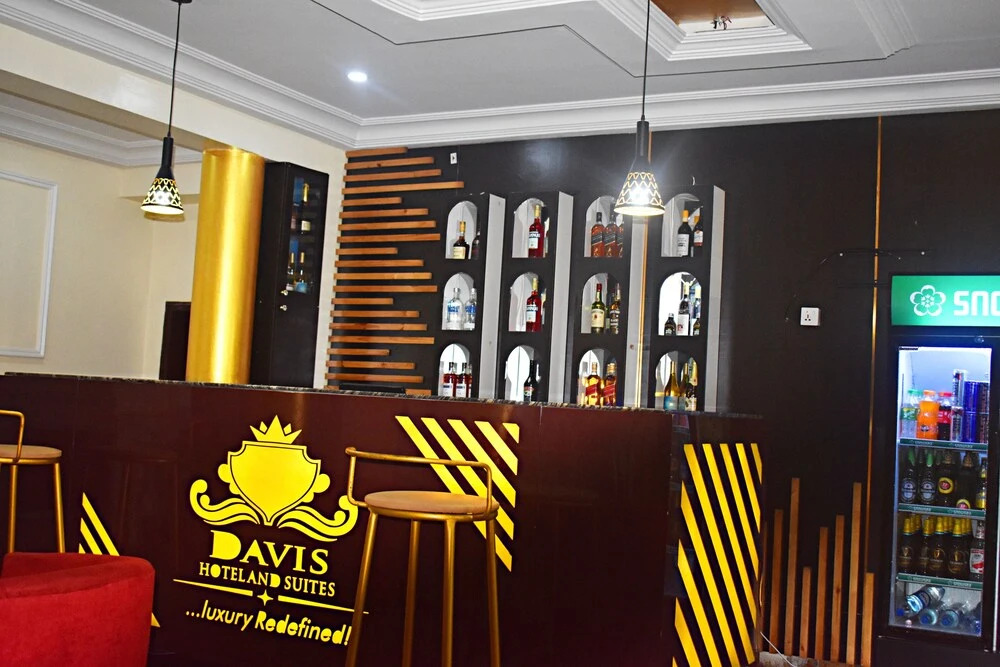 Davis Hotel & Suites