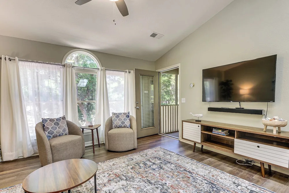 Resort Condo ~ 2 Mi to Sunset Beach Seashore!