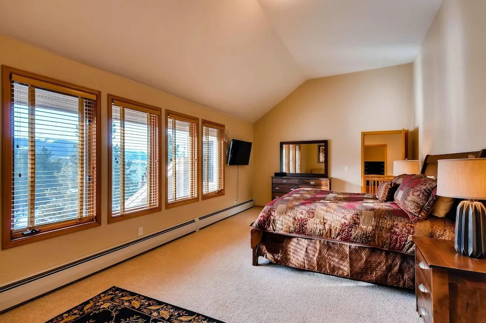 Timberlane Lodge