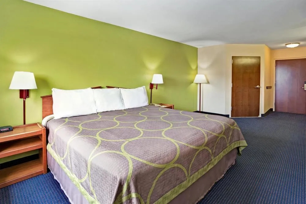 Super 8 Motel - Louisville Expo Center