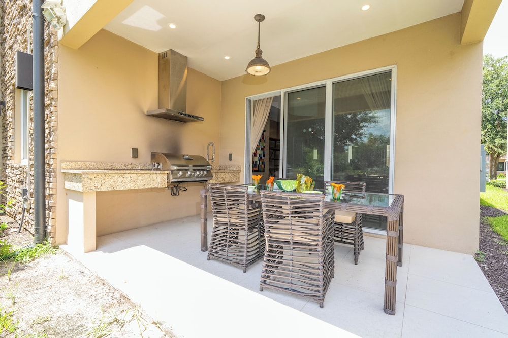 Modern Magic Village Home for 8 with Grill 3131