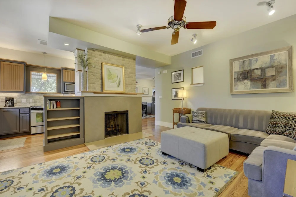 3Br 2BA New Luxury Downtown Austin Townhome by RedAwning