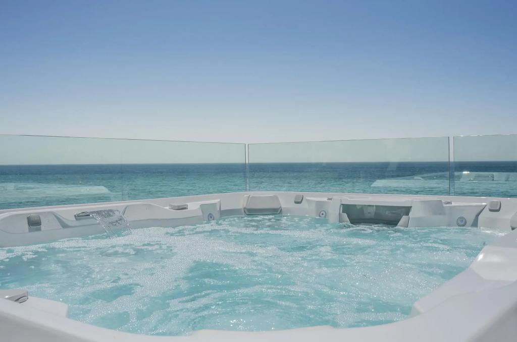 21220 Breath Taking Front Line Beach Villa