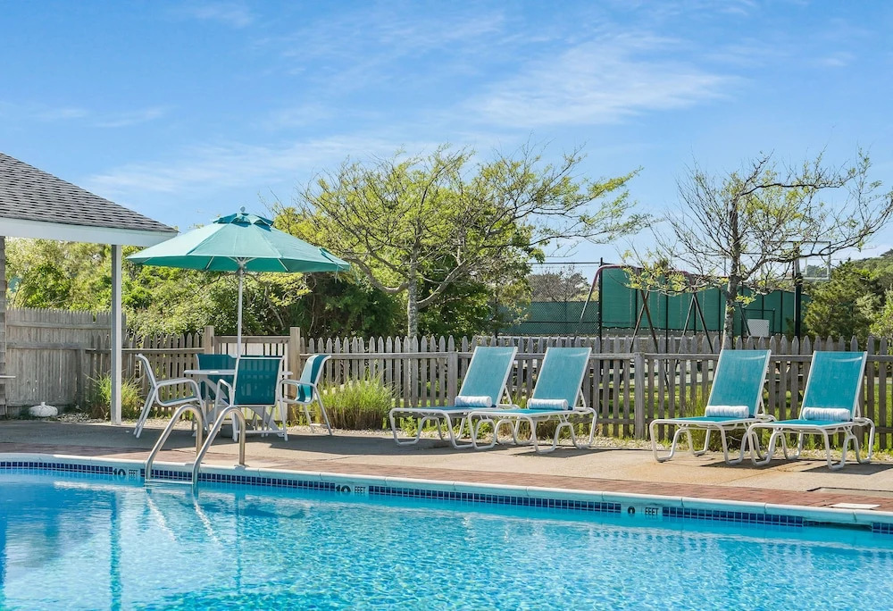 Driftwood Resort