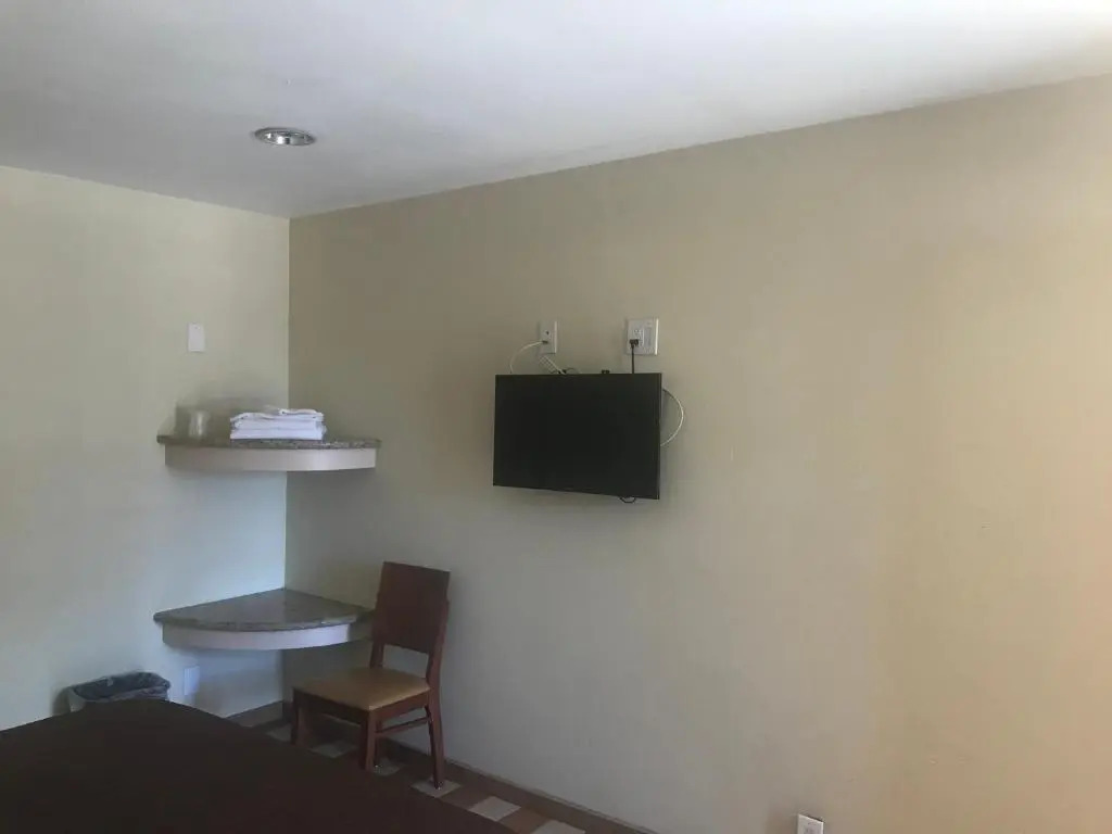All 8 Motel