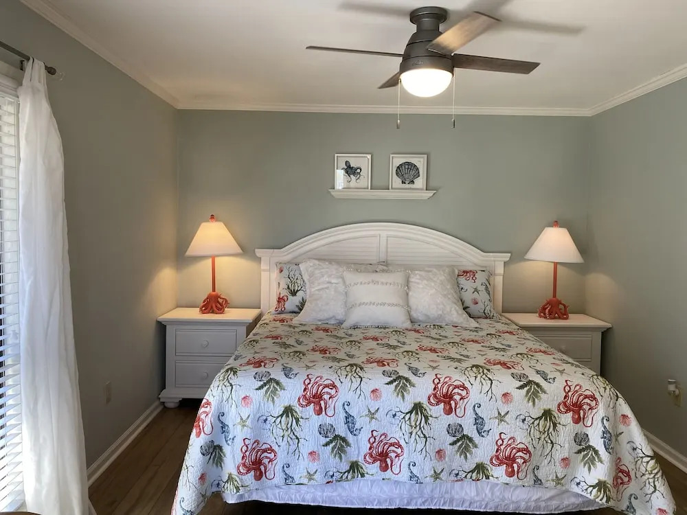 Tilghman Lakes H4 3 Bedroom Condo by RedAwning