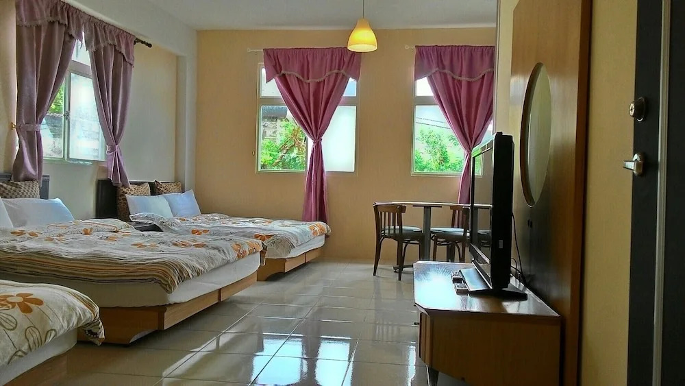 Sunday Inn