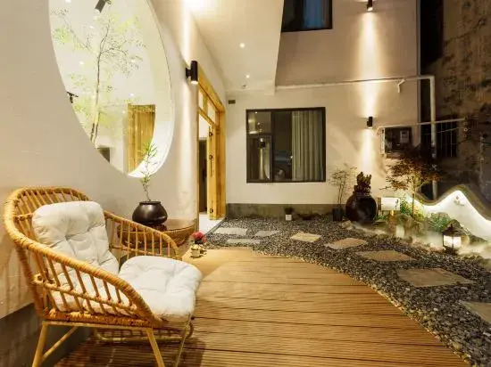 Jiavan luxury light hostel -PhoenixeOld CitycShopshEnglishlish