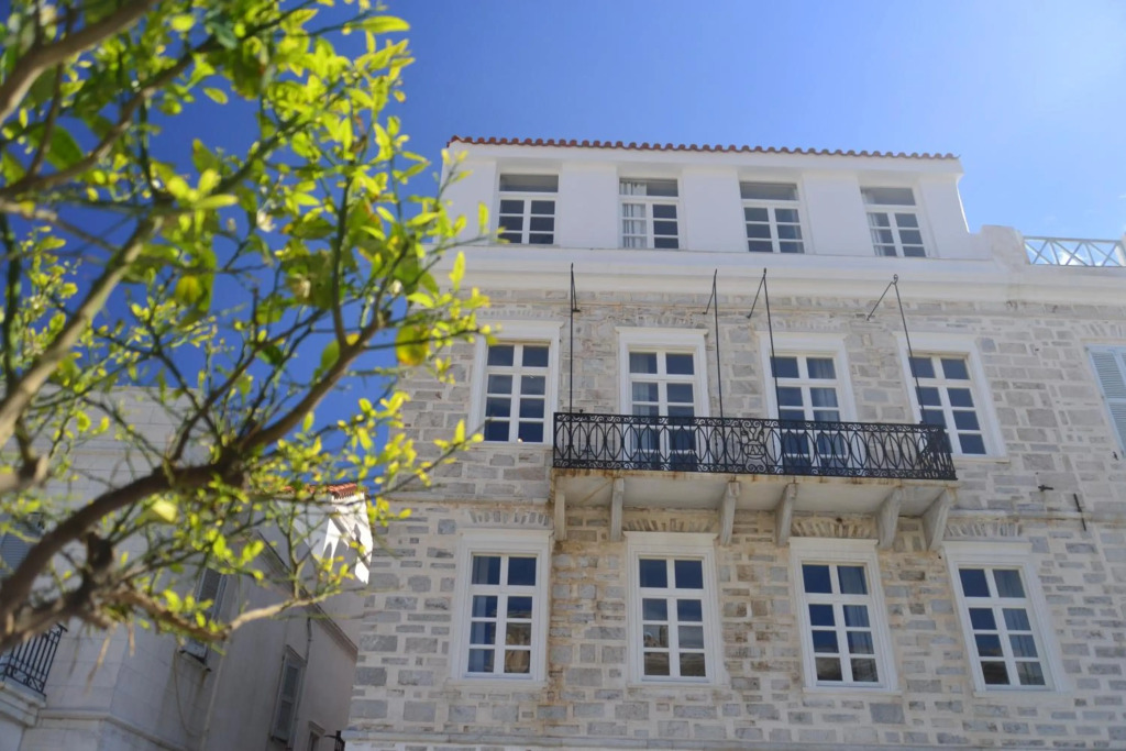 Habit Syros