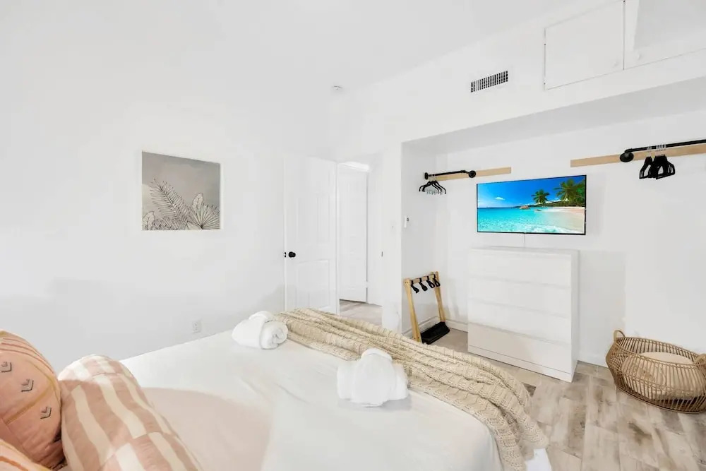 2 Homes! - 4 Mn To Madeira Bch - Hottub - Htd Pool