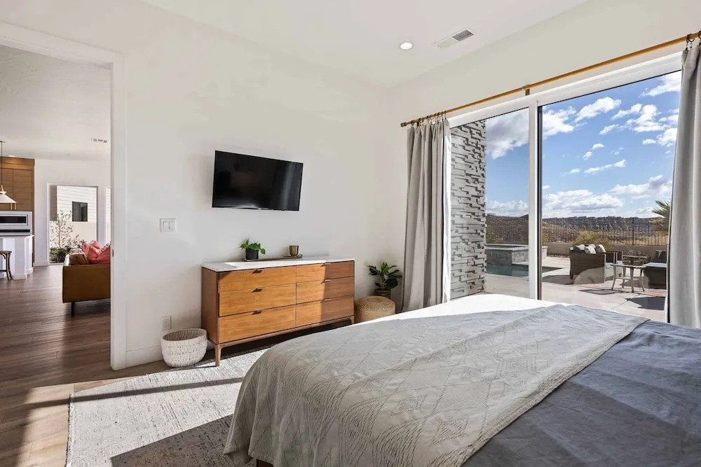 Perfectly On Par 7 Bedroom Home