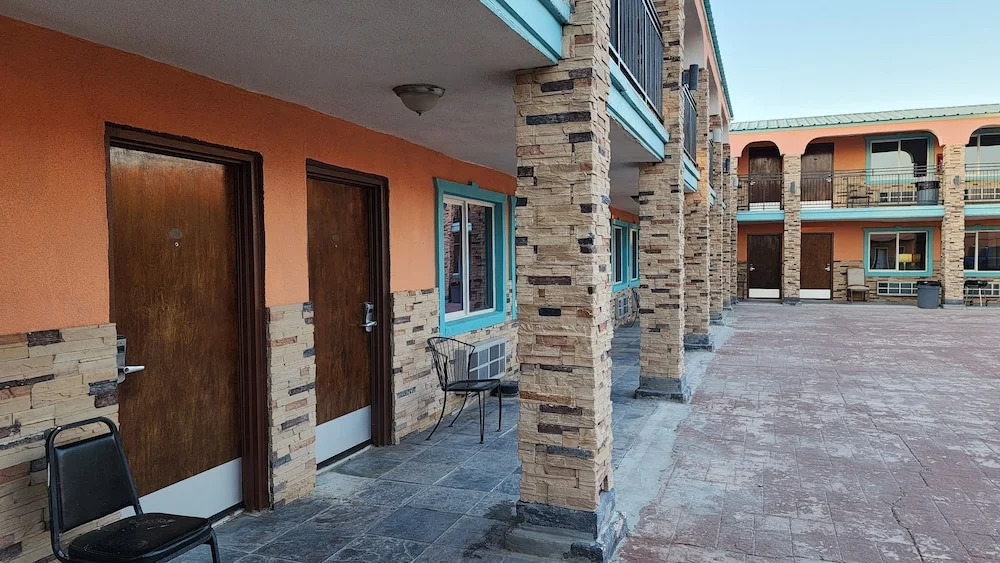 B&J HOTEL AND APARTMENTS