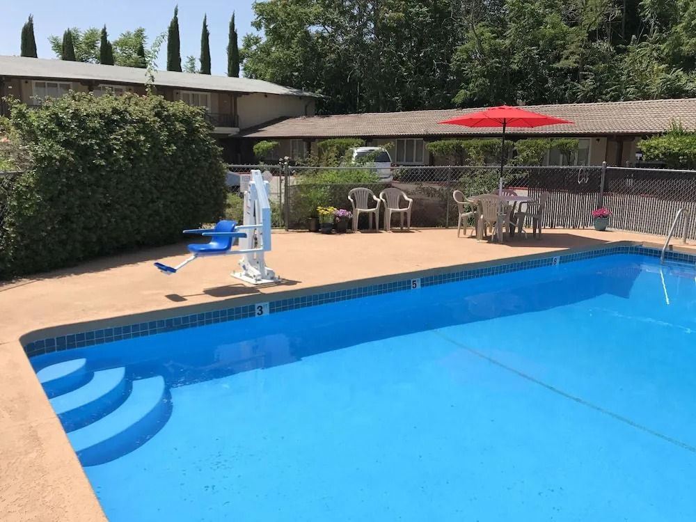 Red Bluff Inn