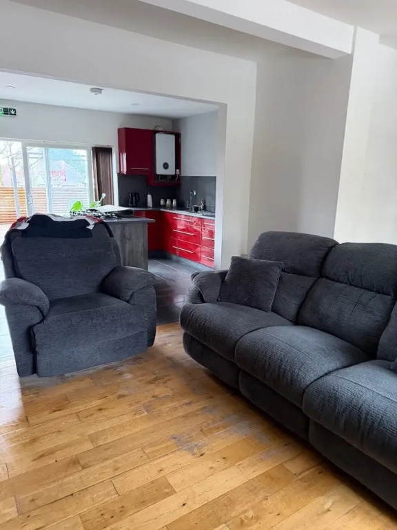 Charming Birmingham 3 Bedroom Apartment