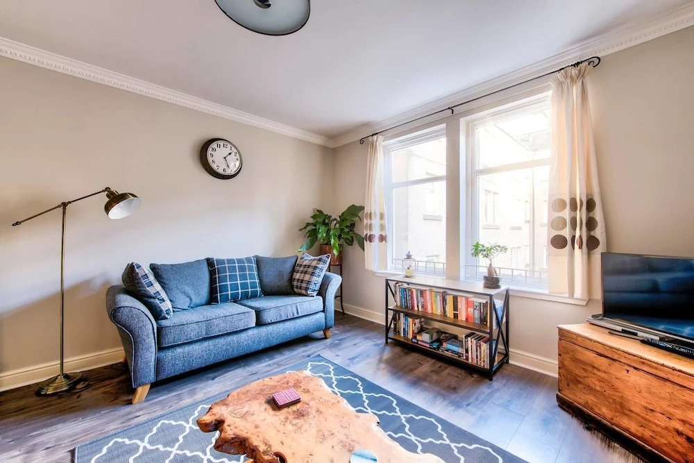 Beautifully Presented Flat, Close To City Centre