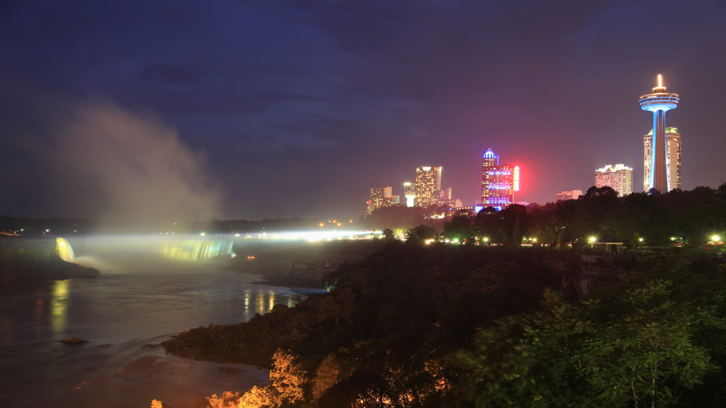 Holiday Inn Niagara Falls-By the Falls by IHG