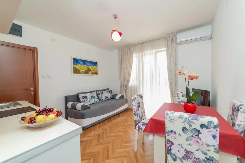 Apartments Elena