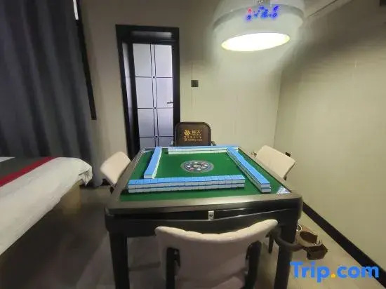 Junyi Chain Hotel (Xishui Zhongbai Storage Chinese Medicine Hospital Branch)