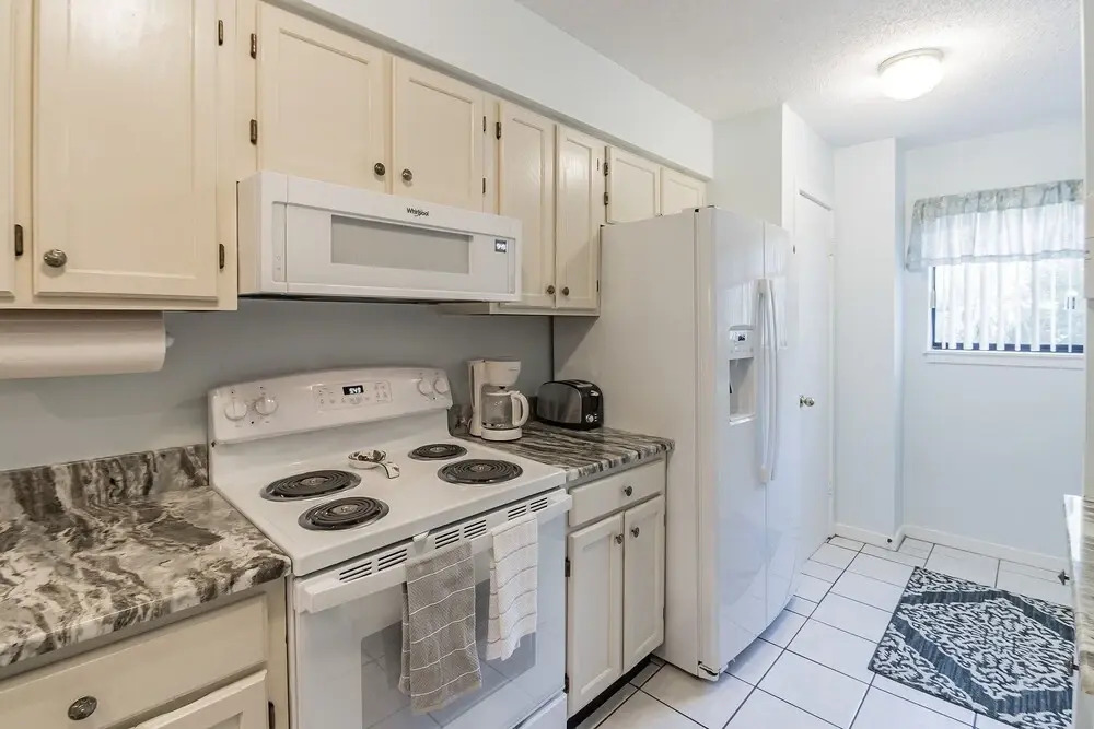 Escape to Hilton Head! Two Bedroom Villa Just A Short Walk To Beach! 2 Villa by Redawning