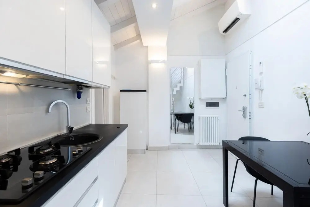 Asinelli in Bologna with 1 bedrooms and 1 bathrooms